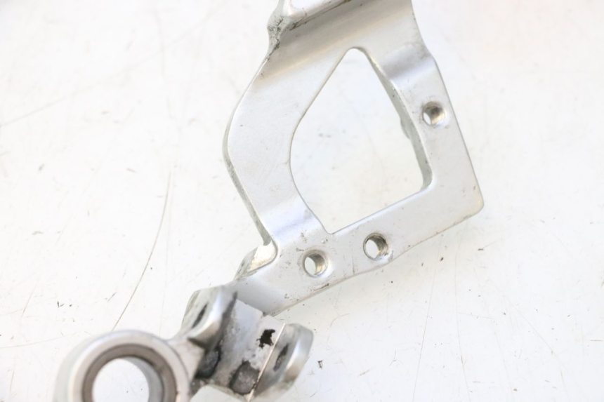 photo de SOPORTE ESTRIBERA DELANTERA DERECHA YAMAHA FJR 1300 (2001 - 2005) - Recambio usado revisado