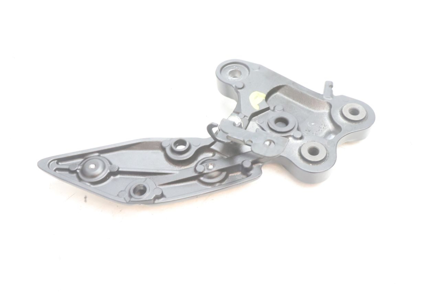 photo de SOPORTE ESTRIBERA DELANTERA DERECHA YAMAHA FZ8 800 (2010 - 2016) - Detalles de los puntos de fijación