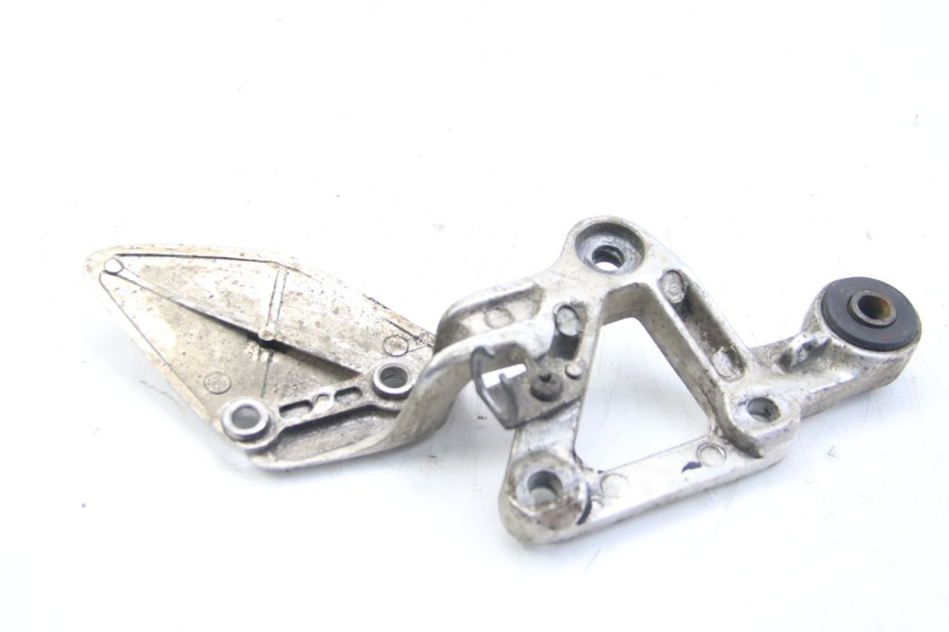 photo de PLATINA APOYA PIE DELANTERO DERECHO YAMAHA FZS FAZER 600 (2001 - 2003) - Detalle de la pieza