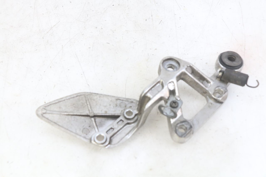 photo de PLATINA APOYA PIE DELANTERO DERECHO YAMAHA FZS FAZER 600 (1998 - 2001) - Primer plano técnico