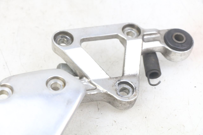 photo de PLATINA APOYA PIE DELANTERO DERECHO YAMAHA FZS FAZER 600 (1998 - 2001) - Vista general del producto