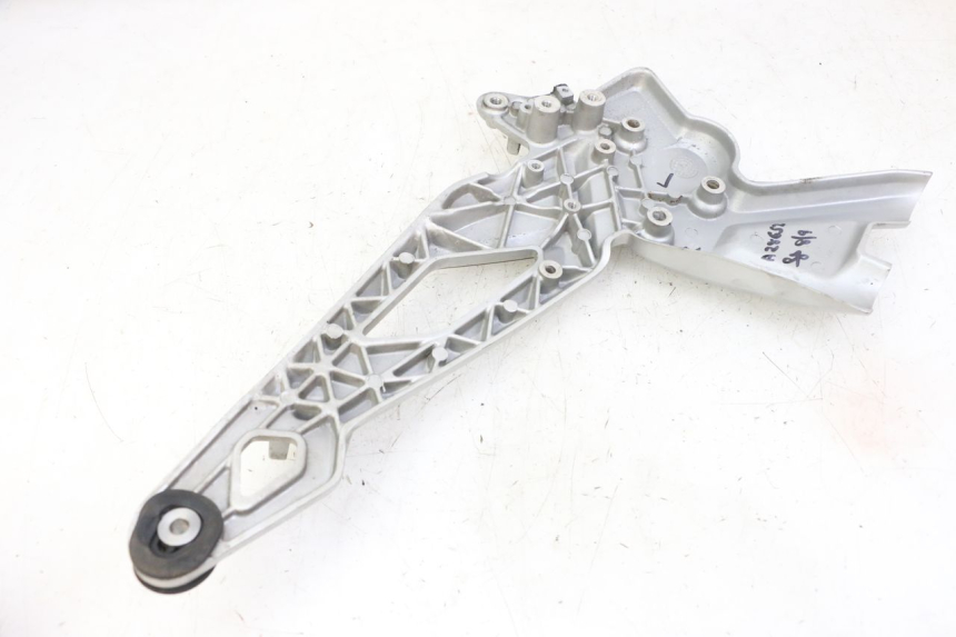 photo de SOPORTE ESTRIBERA DELANTERA DERECHA BMW G310 R 310 (2016 - 2020) - Zoom estado de uso