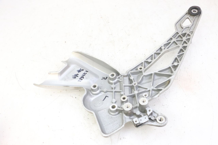 photo de SOPORTE ESTRIBERA DELANTERA DERECHA BMW G310 R 310 (2016 - 2020) - Primer plano técnico