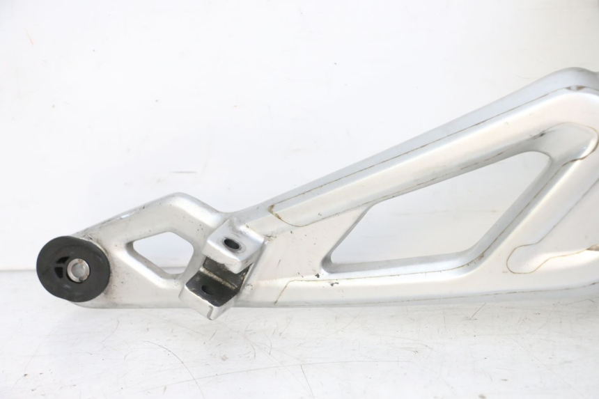 photo de SOPORTE ESTRIBERA DELANTERA DERECHA BMW G310 R 310 (2016 - 2020) - Detalles de los puntos de fijación