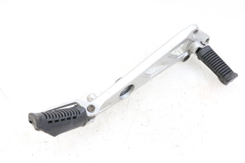 photo de SOPORTE ESTRIBERA DELANTERA DERECHA HYOSUNG GF 125 (2001 - 2005) - Detalle de la pieza