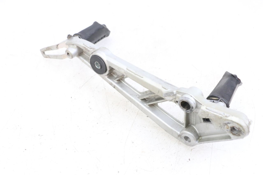 photo de SOPORTE ESTRIBERA DELANTERA DERECHA HYOSUNG GF 125 (2001 - 2005) - Vista general del producto