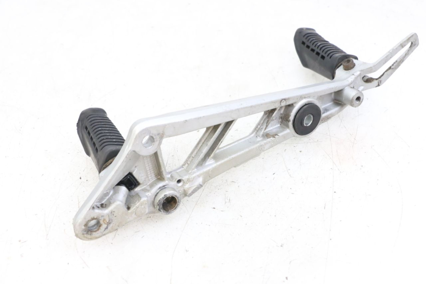 photo de SOPORTE ESTRIBERA DELANTERA DERECHA HYOSUNG GF 125 (2001 - 2005) - Detalles de los puntos de fijación