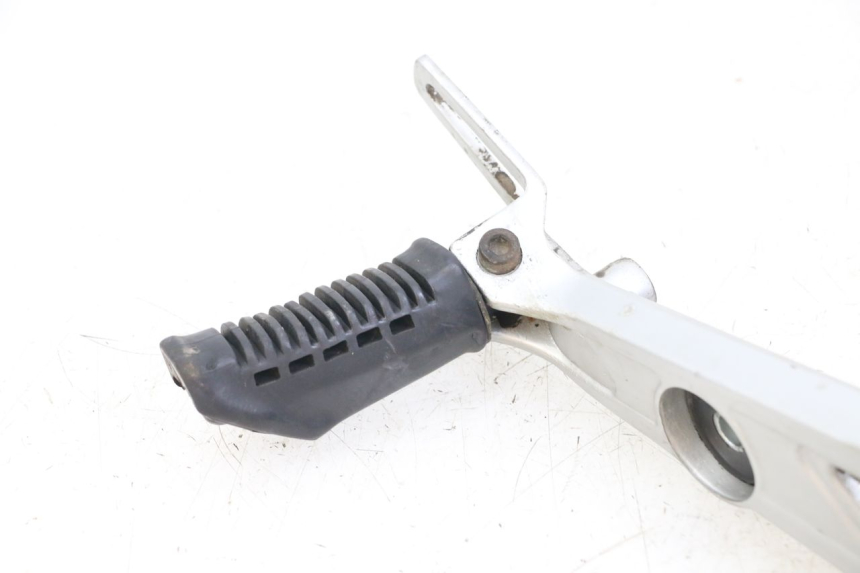 photo de SOPORTE ESTRIBERA DELANTERA DERECHA HYOSUNG GF 125 (2001 - 2005) - Recambio usado revisado