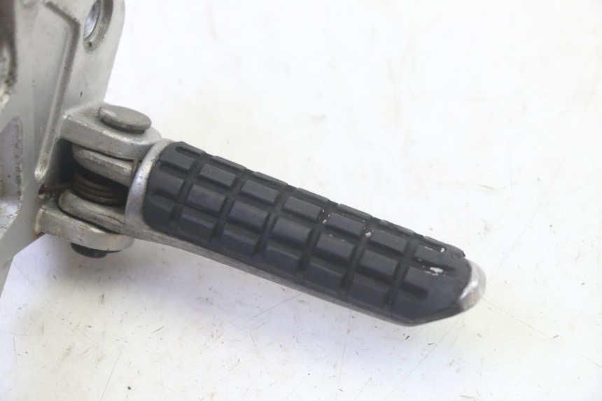 photo de SOPORTE ESTRIBERA DELANTERA DERECHA KAWASAKI GPX R WARBIRD 600 (1988 - 1993) - Zoom estado de uso