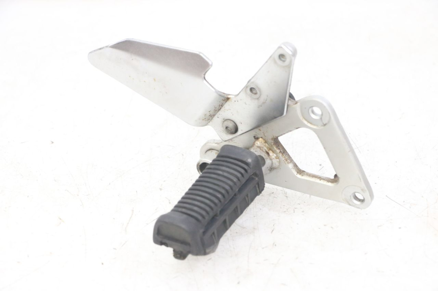 photo de SOPORTE ESTRIBERA DELANTERA DERECHA SUZUKI GS GSE 500 (2001 - 2003) - Vista principal