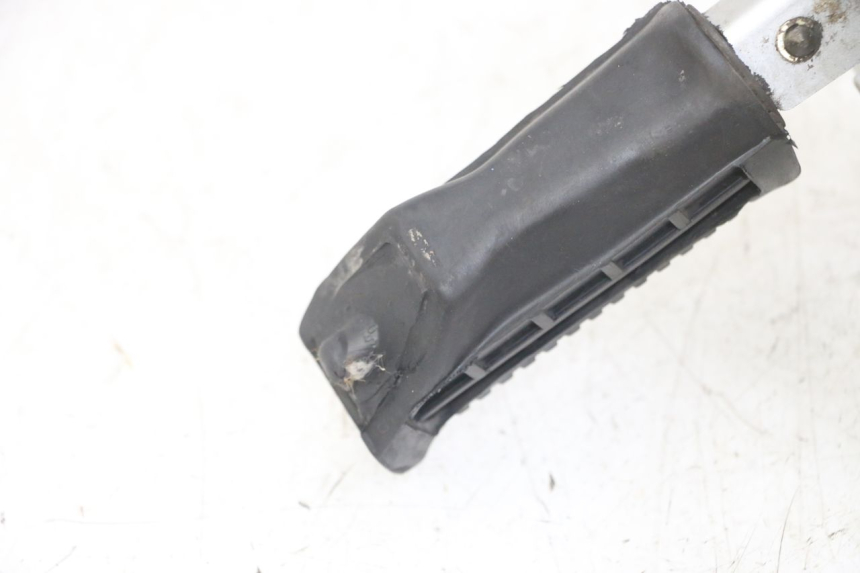 photo de SOPORTE ESTRIBERA DELANTERA DERECHA SUZUKI GS GSE 500 (2001 - 2003) - Zoom estado de uso