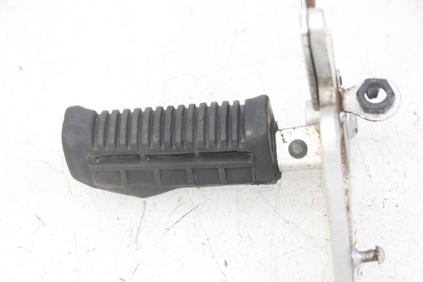 photo de SOPORTE ESTRIBERA DELANTERA DERECHA SUZUKI GS GSE 500 (2001 - 2003) - Recambio usado revisado