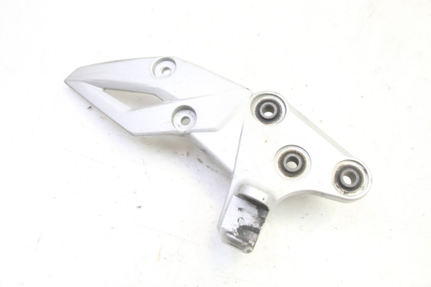 photo de SOPORTE ESTRIBERA DELANTERA DERECHA SUZUKI GSR 750 (2011 - 2017) - Vista principal