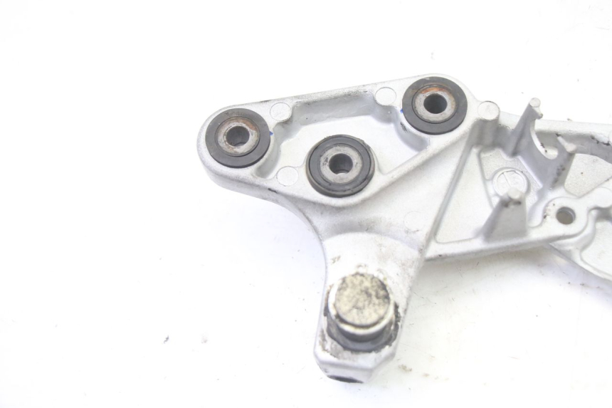 photo de SOPORTE ESTRIBERA DELANTERA DERECHA SUZUKI GSR 750 (2011 - 2017) - Vista general del producto