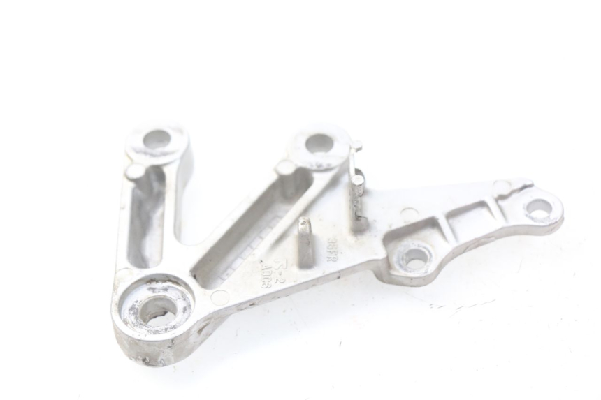 photo de SOPORTE ESTRIBERA DELANTERA DERECHA SUZUKI GSX-R GSXR 600 (2001 - 2003) - Zoom estado de uso