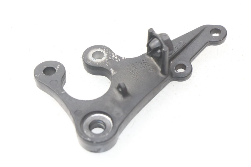 photo de SOPORTE ESTRIBERA DELANTERA DERECHA SUZUKI GSX-R GSXR K16 1000 (2012 - 2016) - Otra perspectiva