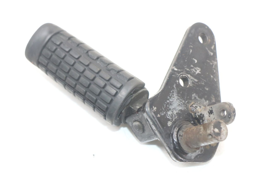 photo de SOPORTE ESTRIBERA DELANTERA DERECHA SUZUKI GZ MARAUDER 125 (1998 - 2004) - Primer plano técnico