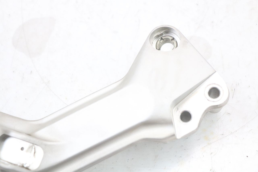 photo de SOPORTE ESTRIBERA DELANTERA DERECHA HUSQVARNA SVARTPILEN 401 (2018 - 2023) - Otra perspectiva