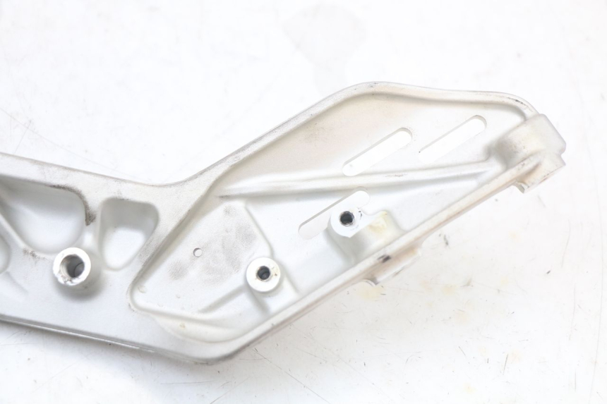 photo de SOPORTE ESTRIBERA DELANTERA DERECHA HUSQVARNA SVARTPILEN 401 (2018 - 2023) - Estado de la superficie y material