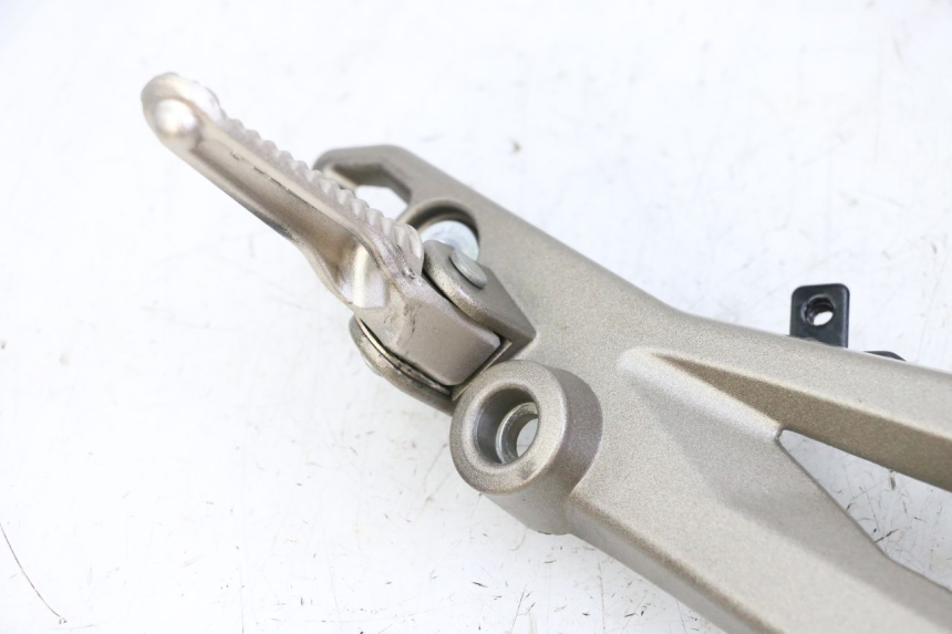 photo de SOPORTE ESTRIBERA DELANTERA DERECHA KIDEN KD125-G 125 (2018 - 2022) - Zoom estado de uso