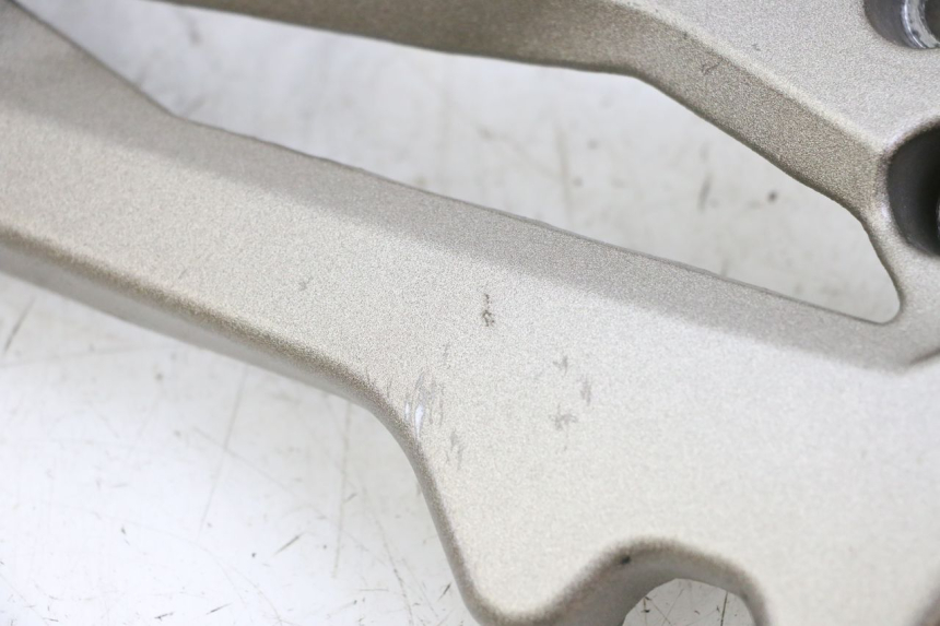 photo de SOPORTE ESTRIBERA DELANTERA DERECHA KIDEN KD125-G 125 (2018 - 2022) - Otra perspectiva