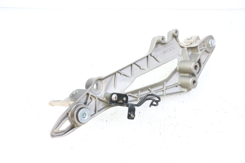 photo de SOPORTE ESTRIBERA DELANTERA DERECHA KIDEN KD125-G 125 (2018 - 2022) - Primer plano técnico