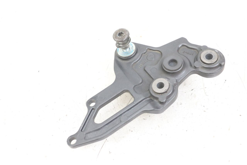 photo de PLATINA APOYA PIE DELANTERO DERECHO YAMAHA MT-07 MT07 ABS 700 (2014 - 2017) - Zoom estado de uso