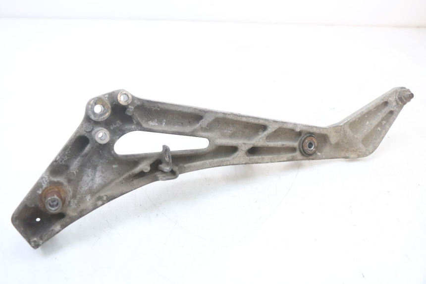 photo de PLACA DE APOYO DELANTERA DERECHA HONDA NTV DEAUVILLE 650 (1998 - 2001) - Primer plano técnico