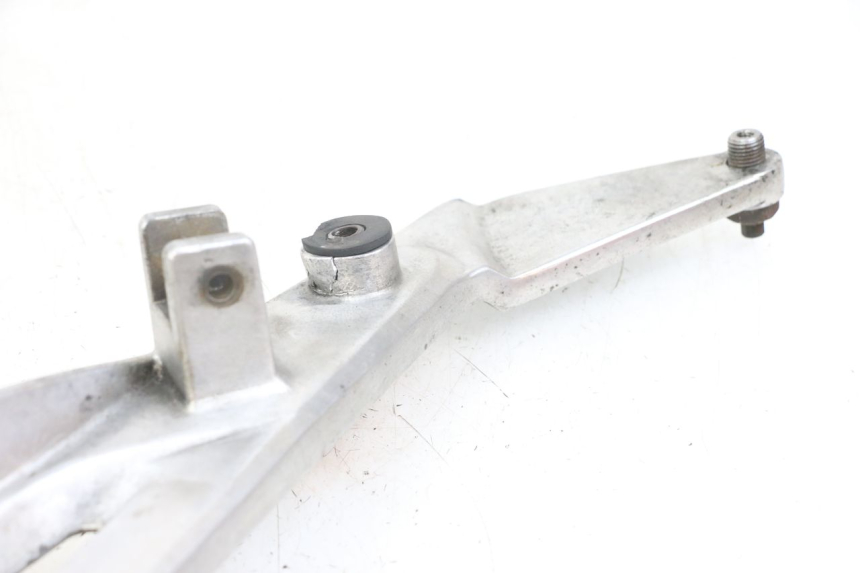 photo de PLACA DE APOYO DELANTERA DERECHA HONDA NTV DEAUVILLE 650 (1998 - 2001) - Detalles de los puntos de fijación