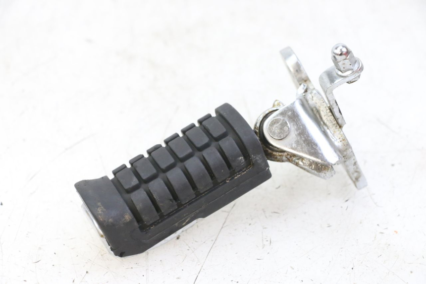 photo de SOPORTE ESTRIBERA DELANTERA DERECHA REGAL RAPTOR RAXTER 2 125 (2007 - 2015) - Detalles de los puntos de fijación