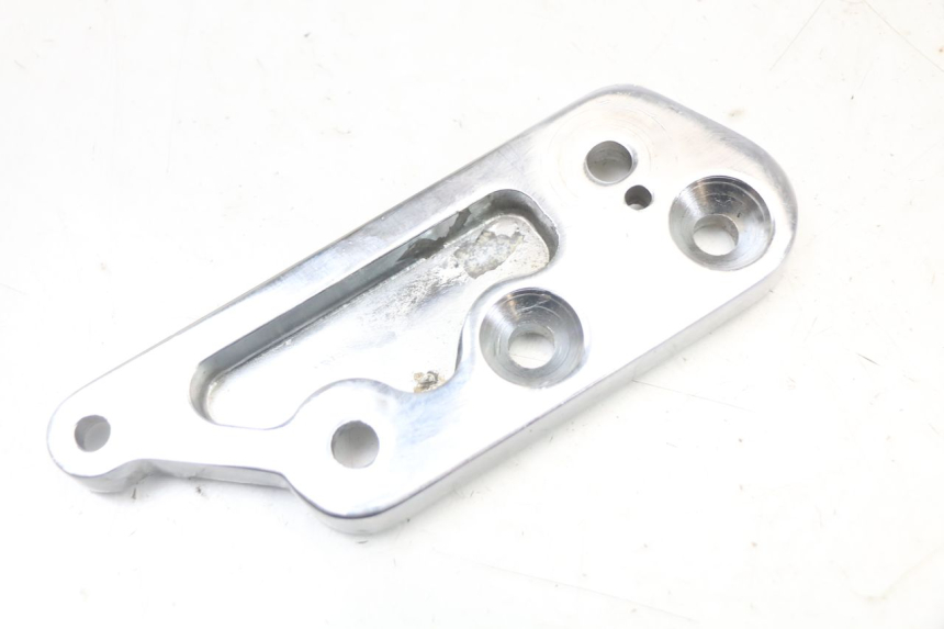 photo de SOPORTE ESTRIBERA DELANTERA DERECHA REGAL RAPTOR SPYDER 125 (2010 - 2018) - Detalle de la pieza