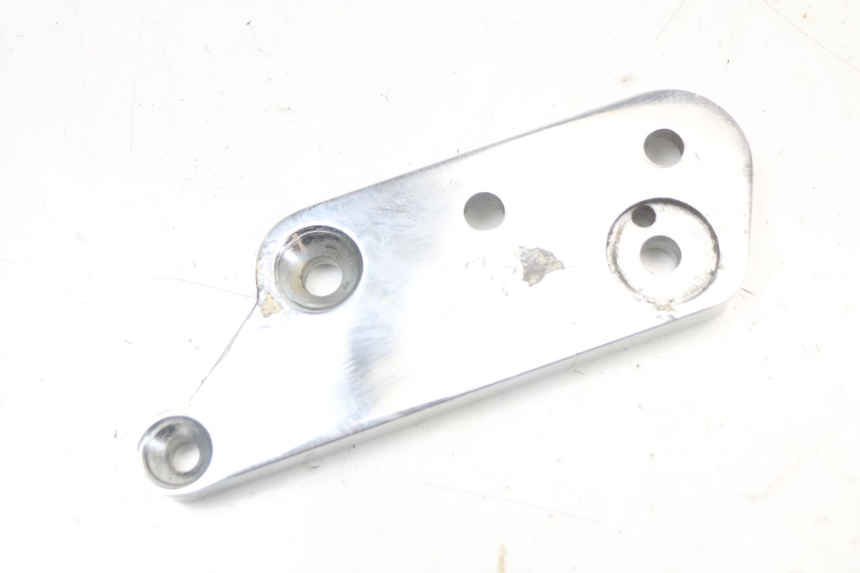 photo de SOPORTE ESTRIBERA DELANTERA DERECHA REGAL RAPTOR SPYDER 125 (2010 - 2018) - Otra perspectiva