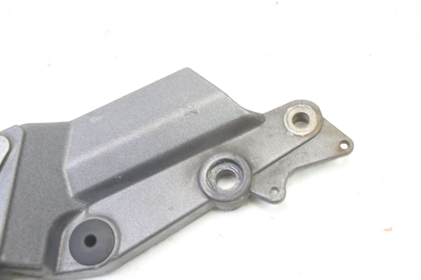 photo de SOPORTE ESTRIBERA DELANTERA DERECHA TRIUMPH SPRINT 900 (1995 - 1998) - Zoom estado de uso