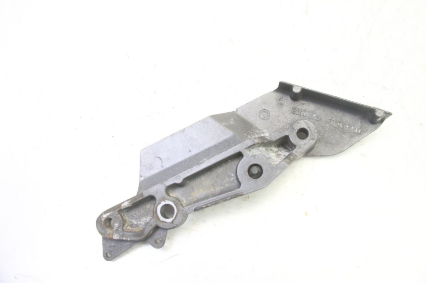 photo de SOPORTE ESTRIBERA DELANTERA DERECHA TRIUMPH SPRINT 900 (1995 - 1998) - Primer plano técnico
