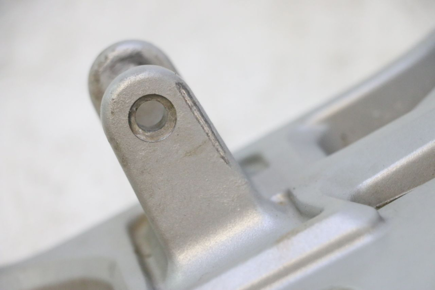 photo de SOPORTE ESTRIBERA DELANTERA DERECHA CAN-AM SPYDER RS 1000 (2008 - 2012) - Zoom estado de uso