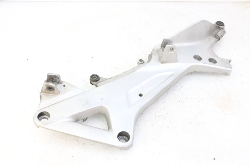 photo de SOPORTE ESTRIBERA DELANTERA DERECHA HONDA ST PAN EUROPEAN 1300 (2002 - 2013) - Detalle de la pieza