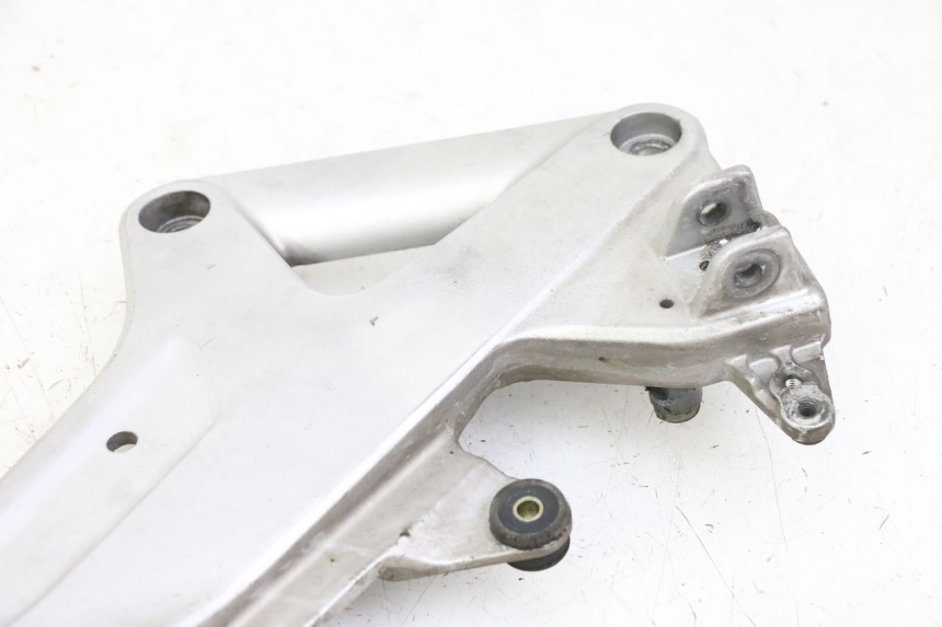photo de SOPORTE ESTRIBERA DELANTERA DERECHA HONDA ST PAN EUROPEAN 1300 (2002 - 2013) - Otra perspectiva