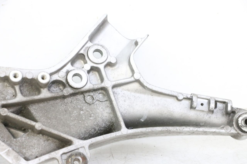 photo de SOPORTE ESTRIBERA DELANTERA DERECHA HONDA ST PAN EUROPEAN 1300 (2002 - 2013) - Recambio usado revisado