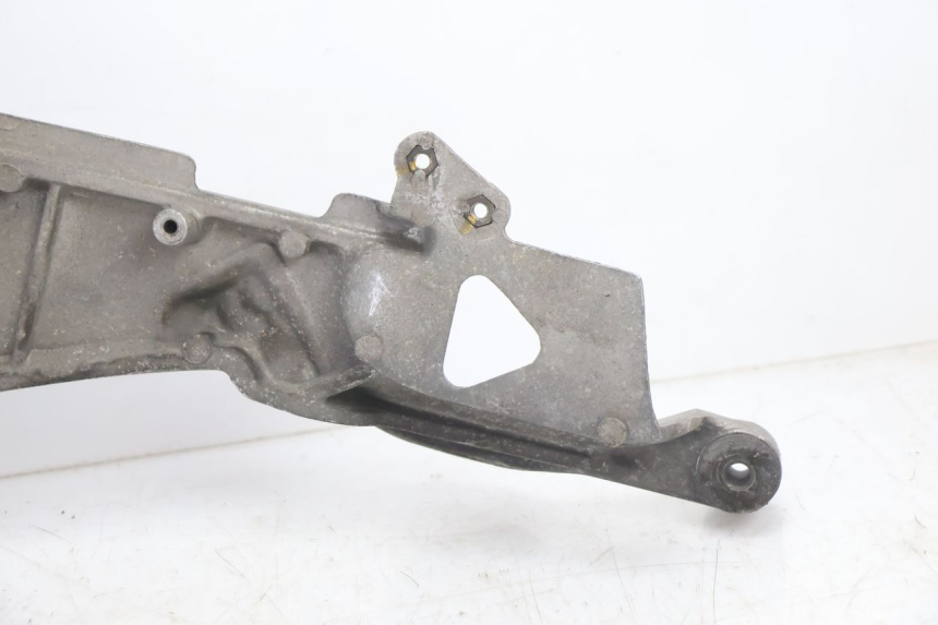 photo de SOPORTE ESTRIBERA DELANTERA DERECHA HONDA ST PAN EUROPEAN 1100 (1990 - 2002) - Detalles de los puntos de fijación