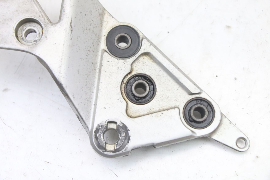 photo de SOPORTE ESTRIBERA DELANTERA DERECHA SUZUKI GSX F GSXF 650 (2007 - 2015) - Zoom estado de uso