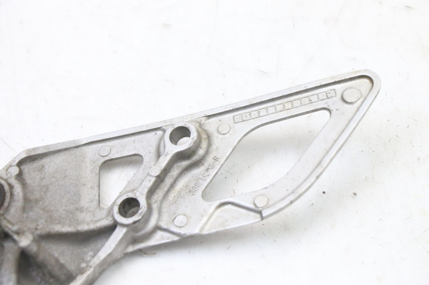 photo de SOPORTE ESTRIBERA DELANTERA DERECHA SUZUKI GSX F GSXF 650 (2007 - 2015) - Detalles de los puntos de fijación