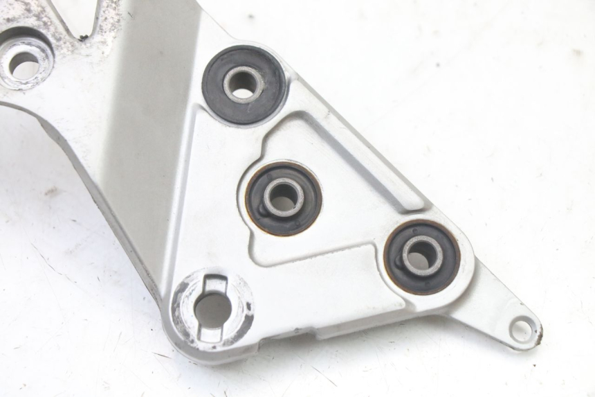 photo de SOPORTE ESTRIBERA DELANTERA DERECHA SUZUKI GSX F GSXF 650 (2007 - 2015) - Zoom estado de uso