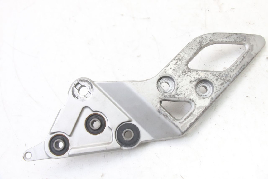 photo de SOPORTE ESTRIBERA DELANTERA DERECHA SUZUKI GSX F GSXF 650 (2007 - 2015) - Otra perspectiva