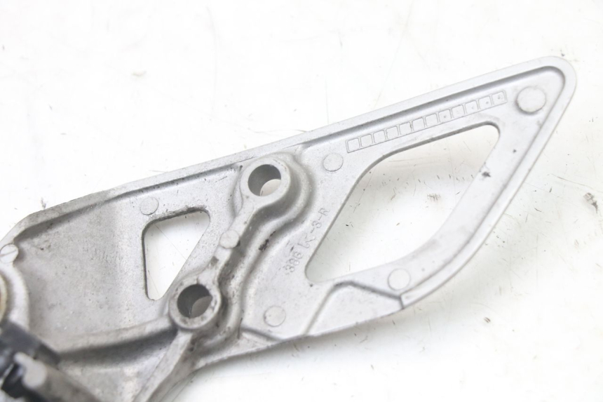 photo de SOPORTE ESTRIBERA DELANTERA DERECHA SUZUKI GSX F GSXF 650 (2007 - 2015) - Detalles de los puntos de fijación