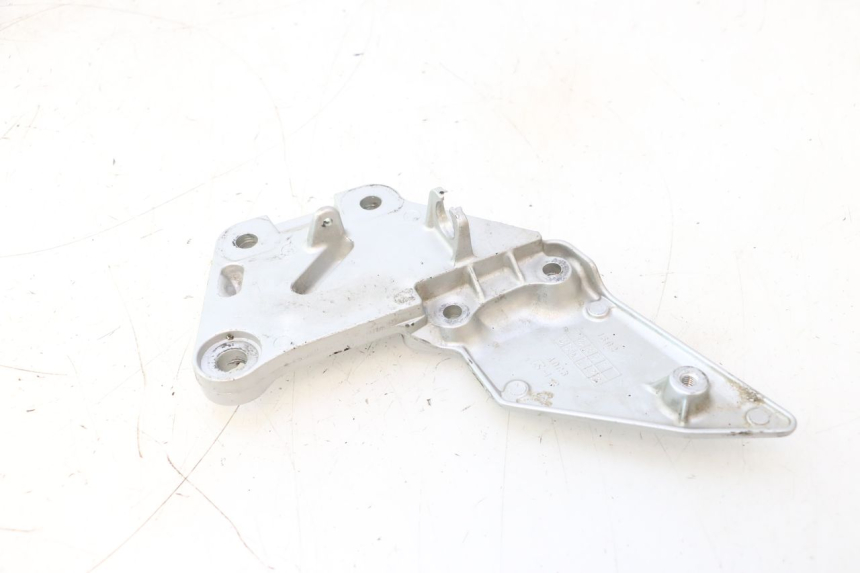 photo de SOPORTE ESTRIBERA DELANTERA DERECHA SUZUKI SV S 650 (2003 - 2009) - Primer plano técnico