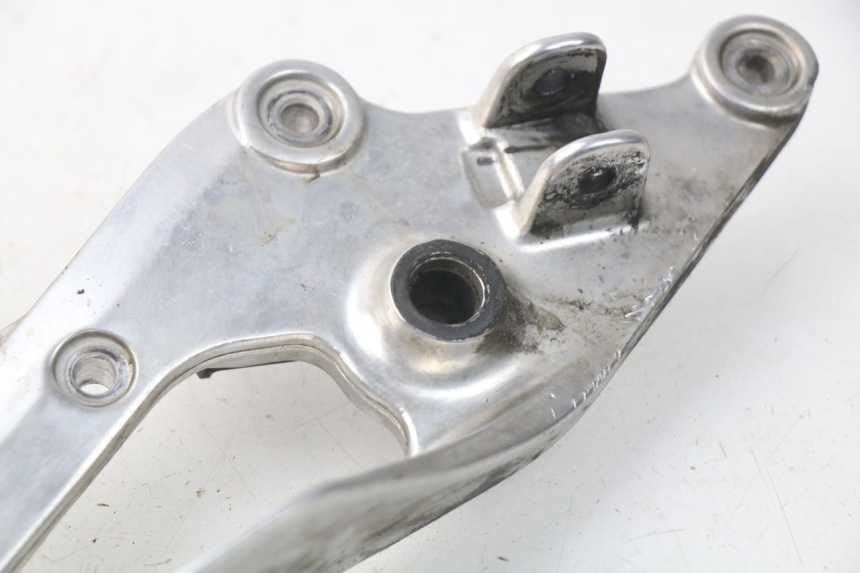 photo de SOPORTE ESTRIBERA DELANTERA DERECHA YAMAHA TDM ABS 900 (2002 - 2014) - Detalles de los puntos de fijación