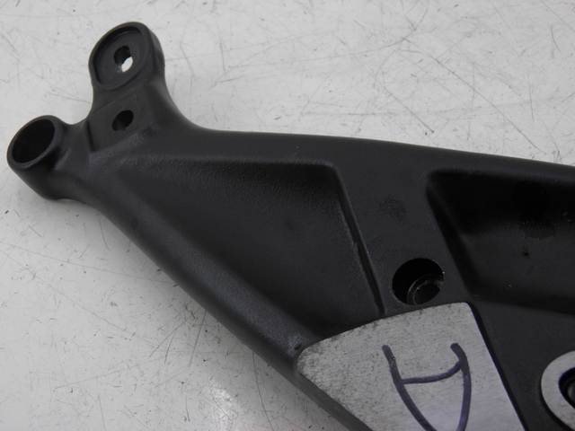 photo de SOPORTE ESTRIBERA DELANTERA DERECHA TRIUMPH TROPHY 1200 (1996 - 2003) - Zoom estado de uso