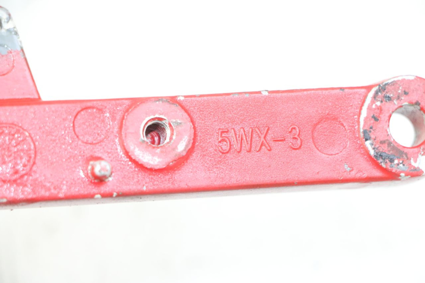 photo de SOPORTE ESTRIBERA DELANTERA DERECHA YAMAHA TZR 50 (2008 - 2016) - Detalle de la pieza