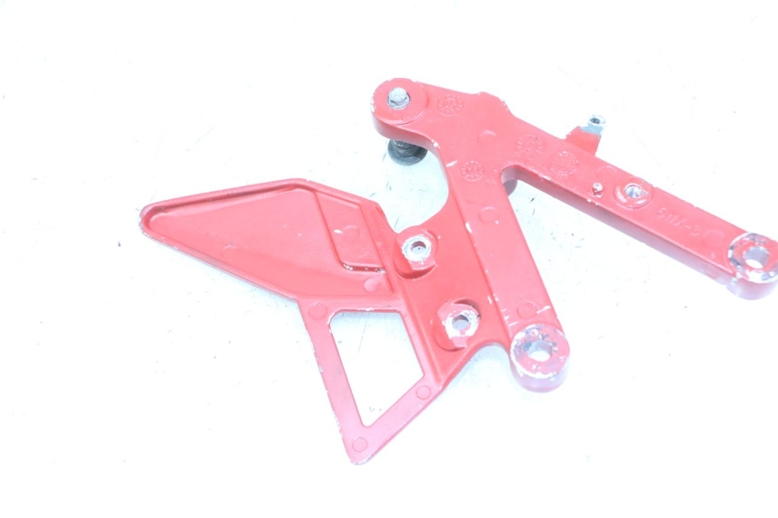 photo de SOPORTE ESTRIBERA DELANTERA DERECHA YAMAHA TZR 50 (2008 - 2016) - Zoom estado de uso