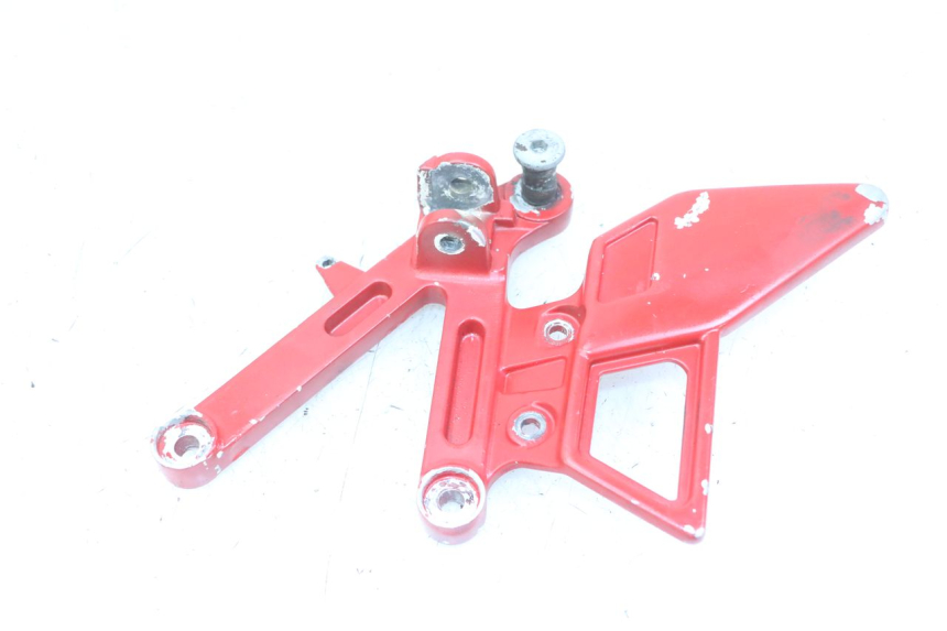 photo de SOPORTE ESTRIBERA DELANTERA DERECHA YAMAHA TZR 50 (2008 - 2016) - Primer plano técnico